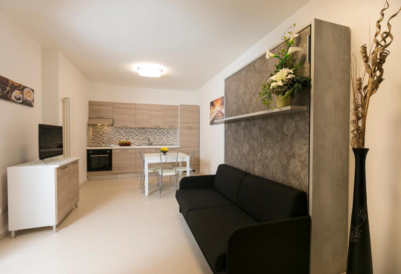Aparthotel Residenza Riva Azzurra Rimini Esterno foto