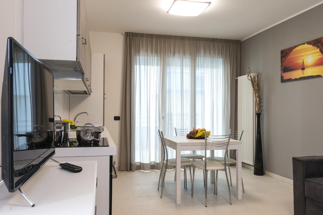 Aparthotel Residenza Riva Azzurra Rimini Esterno foto