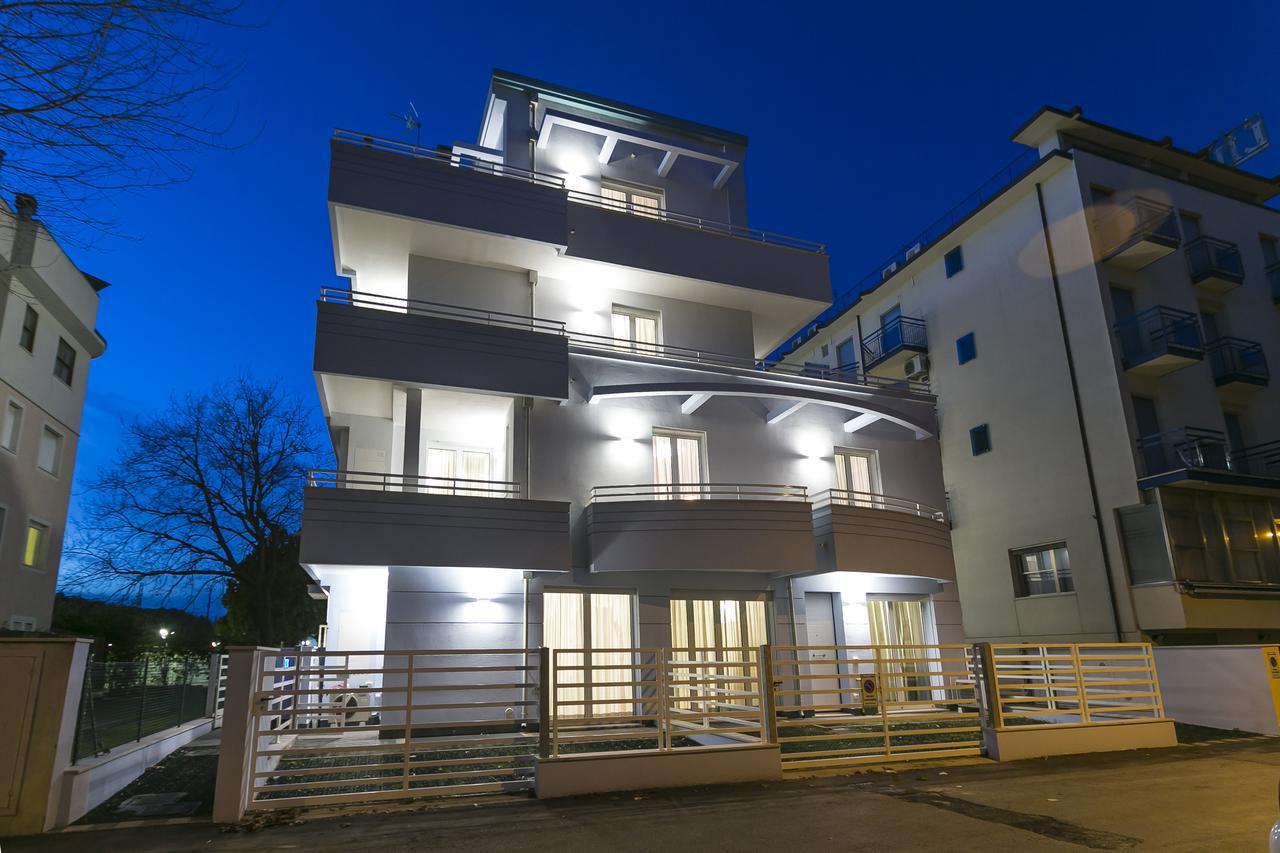 Aparthotel Residenza Riva Azzurra Rimini Esterno foto